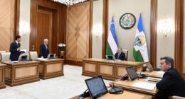 Uzbek officials brief President Shavkat Mirziyoyev on military AI, cybersecurity, and drone modernization plans. Photo: President of the Republic of Uzbekistan website