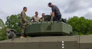 Marines engage with Textron's Advanced Reconnaissance Vehicle during a Marine Touch Point at Detroit Arsenal, Michigan. Photo: US Marine Corps